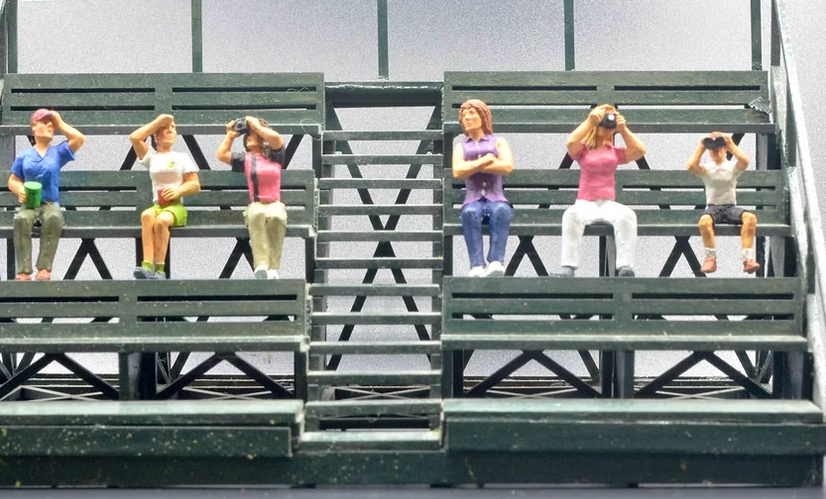 Female Spectators | Sitting #1 | MP32-02