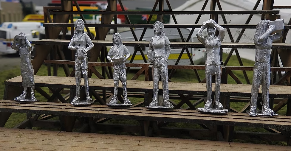 Female Spectators | Standing #1 | MP32-06