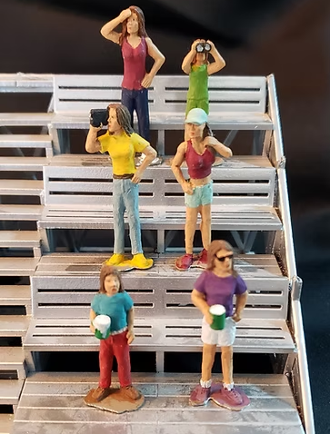 Female Spectators | Standing #2 | MP32-08